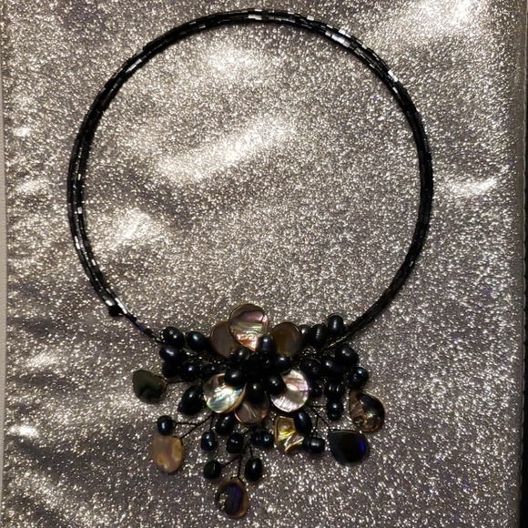 Handmade georgeuos flower choker - Picture 3 of 5